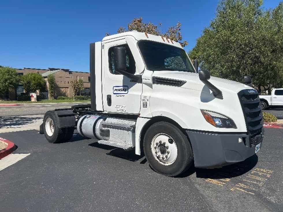 Day Cab Tractor-Heavy Duty Tractors-Freightliner-2022-T12642ST-Fontana-CA-282,031\n\t\tmiles-$ 68,000 - Image 1