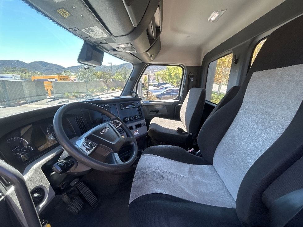 Day Cab Tractor-Heavy Duty Tractors-Freightliner-2022-T12642ST-Fontana-CA-282,031\n\t\tmiles-$ 68,000 - Image 10