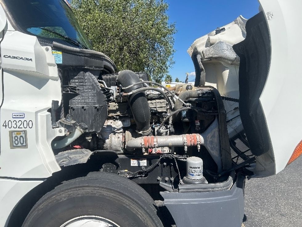 Day Cab Tractor-Heavy Duty Tractors-Freightliner-2022-T12642ST-Fontana-CA-282,031\n\t\tmiles-$ 68,000 - Image 15