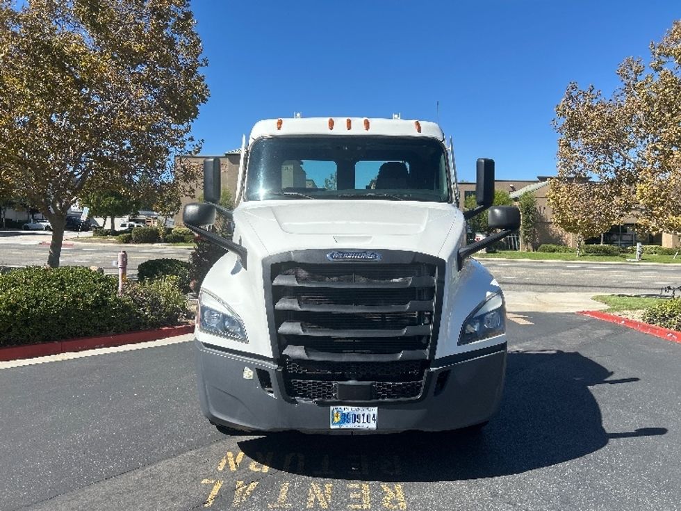 Day Cab Tractor-Heavy Duty Tractors-Freightliner-2022-T12642ST-Fontana-CA-282,031\n\t\tmiles-$ 68,000 - Image 2
