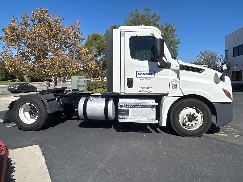 Day Cab Tractor-Heavy Duty Tractors-Freightliner-2022-T12642ST-Fontana-CA-282,031\n\t\tmiles-$ 68,000 - Image 8