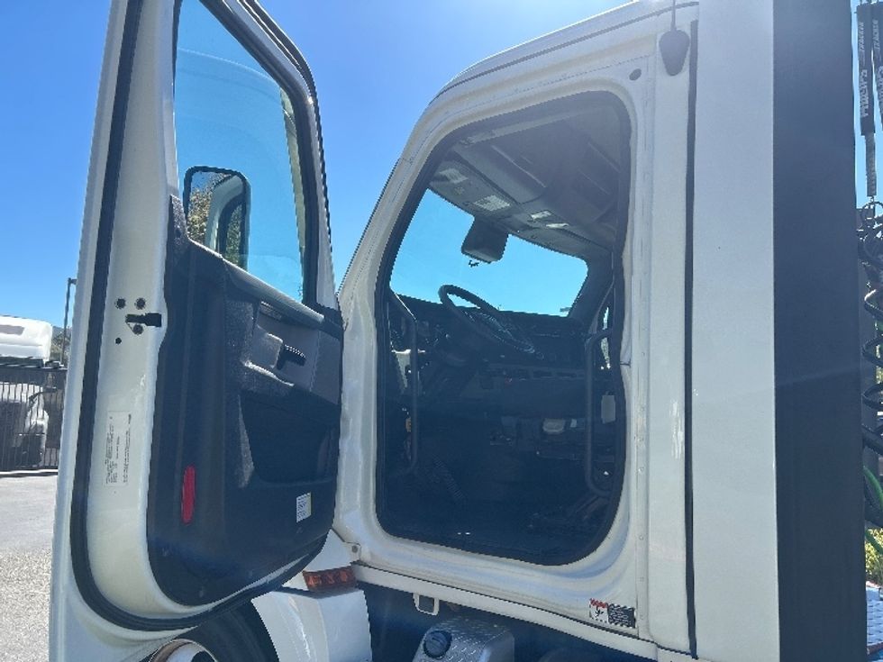 Day Cab Tractor-Heavy Duty Tractors-Freightliner-2022-T12642ST-Fontana-CA-282,031\n\t\tmiles-$ 68,000 - Image 9