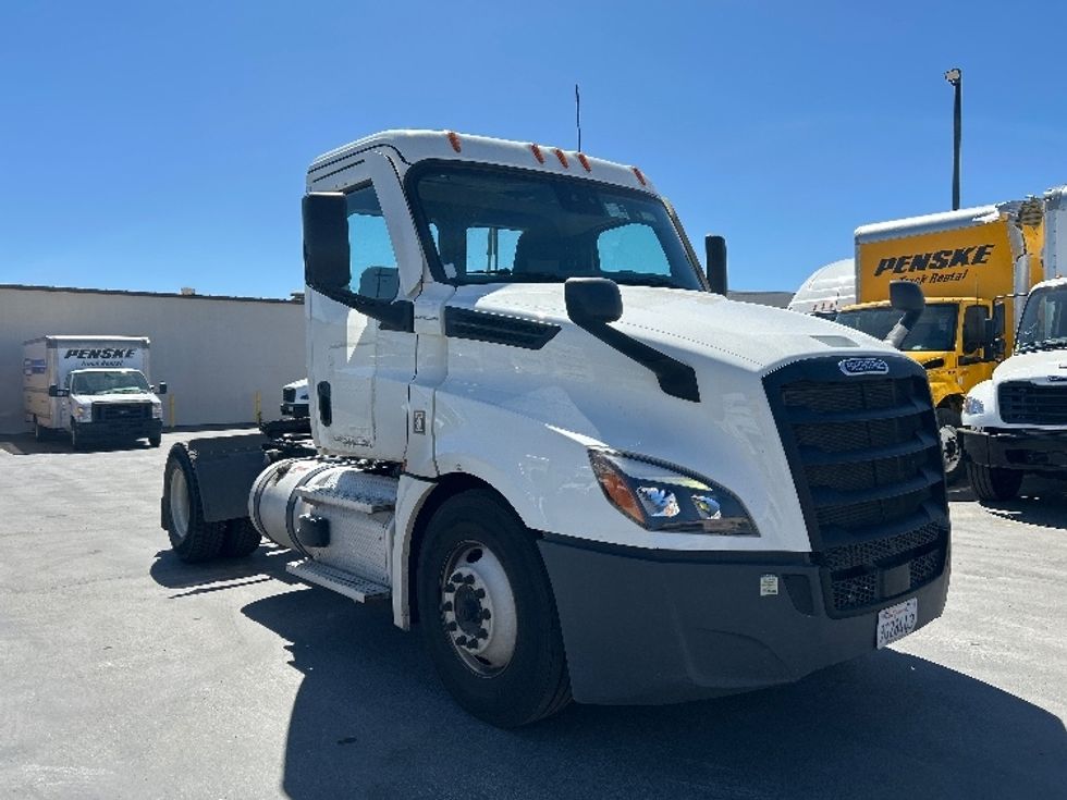 Day Cab Tractor-Heavy Duty Tractors-Freightliner-2022-T12642ST-Fontana-CA-282,223\n\t\tmiles-$ 86,750 - Image 1