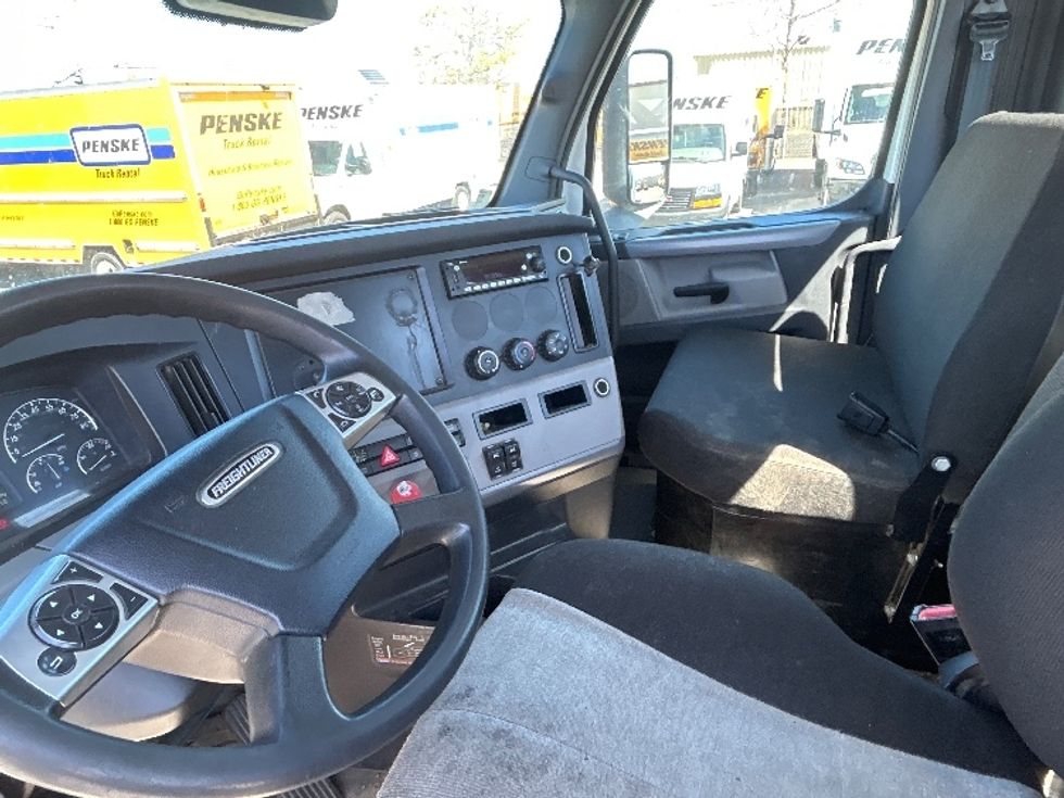 Day Cab Tractor-Heavy Duty Tractors-Freightliner-2022-T12642ST-Fontana-CA-282,223\n\t\tmiles-$ 86,750 - Image 10