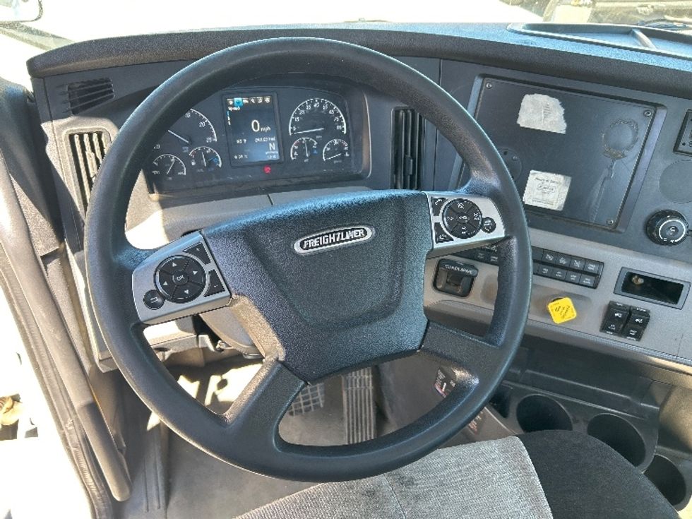 Day Cab Tractor-Heavy Duty Tractors-Freightliner-2022-T12642ST-Fontana-CA-282,223\n\t\tmiles-$ 86,750 - Image 11