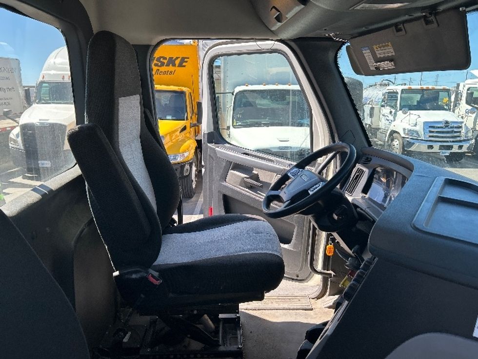 Day Cab Tractor-Heavy Duty Tractors-Freightliner-2022-T12642ST-Fontana-CA-282,223\n\t\tmiles-$ 86,750 - Image 14