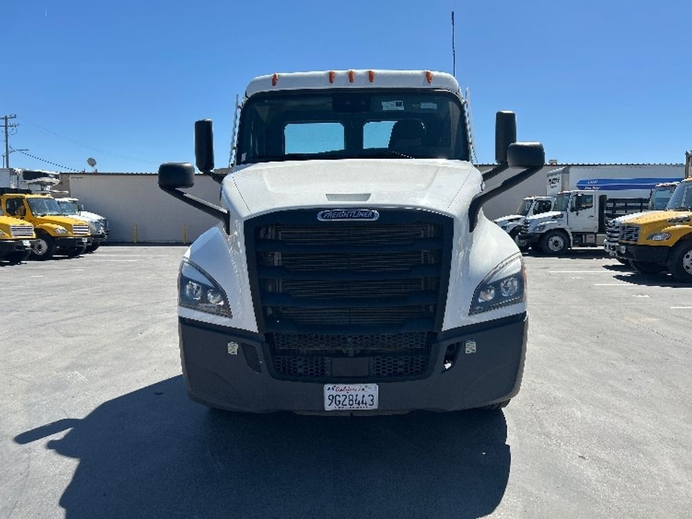 Day Cab Tractor-Heavy Duty Tractors-Freightliner-2022-T12642ST-Fontana-CA-282,223\n\t\tmiles-$ 86,750 - Image 2
