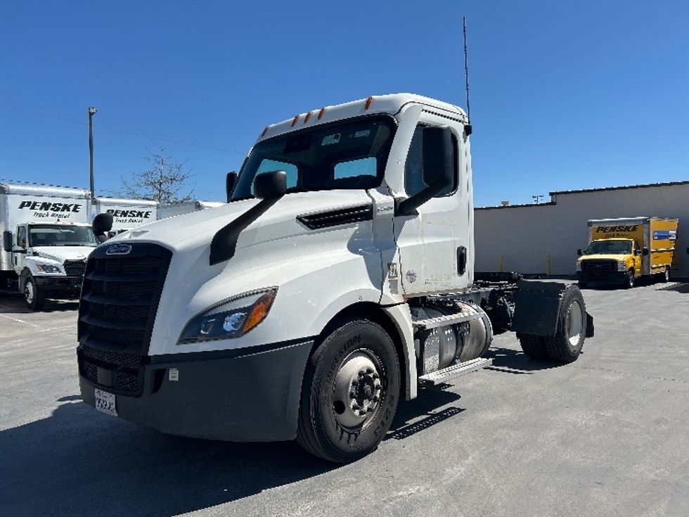 Day Cab Tractor-Heavy Duty Tractors-Freightliner-2022-T12642ST-Fontana-CA-282,223\n\t\tmiles-$ 86,750 - Image 3