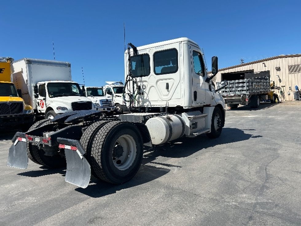Day Cab Tractor-Heavy Duty Tractors-Freightliner-2022-T12642ST-Fontana-CA-282,223\n\t\tmiles-$ 86,750 - Image 7