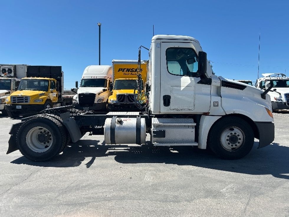 Day Cab Tractor-Heavy Duty Tractors-Freightliner-2022-T12642ST-Fontana-CA-282,223\n\t\tmiles-$ 86,750 - Image 8