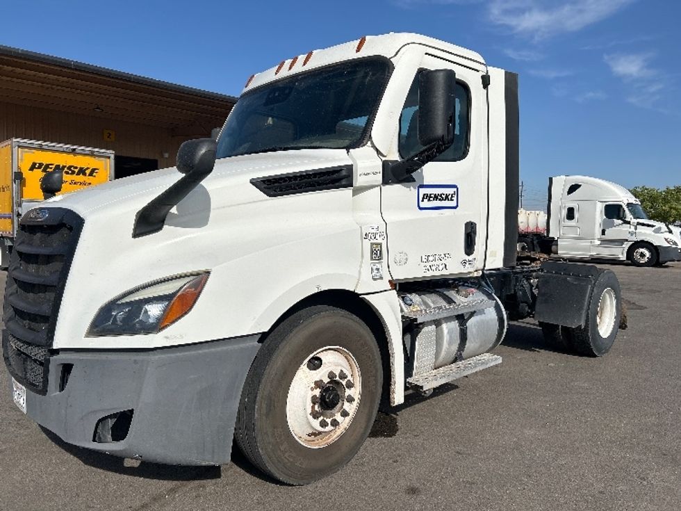 Day Cab Tractor-Heavy Duty Tractors-Freightliner-2022-T12642ST-Fontana-CA-289,864\n\t\tmiles-$ 64,500 - Image 1