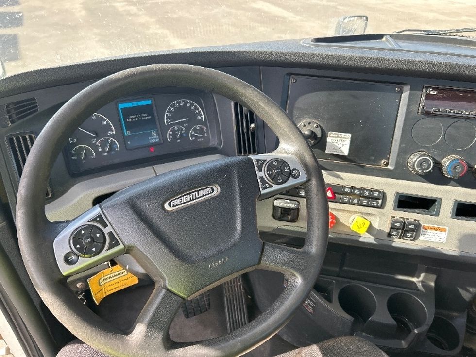 Day Cab Tractor-Heavy Duty Tractors-Freightliner-2022-T12642ST-Fontana-CA-289,864\n\t\tmiles-$ 64,500 - Image 11