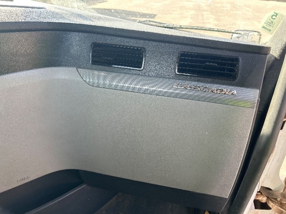 Day Cab Tractor-Heavy Duty Tractors-Freightliner-2022-T12642ST-Fontana-CA-289,864\n\t\tmiles-$ 64,500 - Image 13