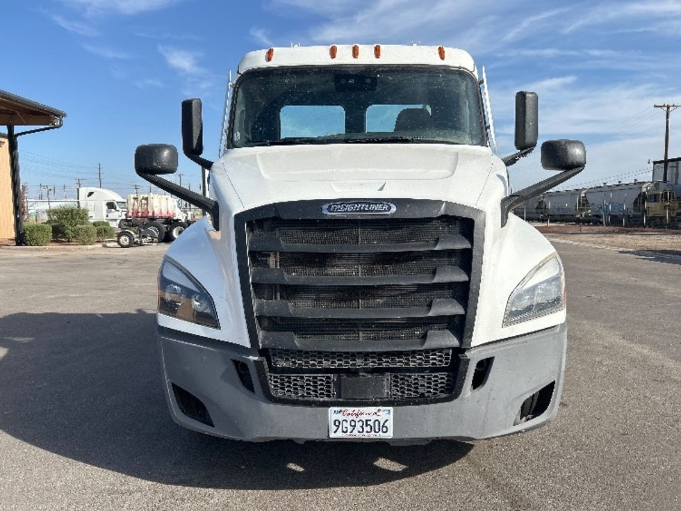 Day Cab Tractor-Heavy Duty Tractors-Freightliner-2022-T12642ST-Fontana-CA-289,864\n\t\tmiles-$ 64,500 - Image 2