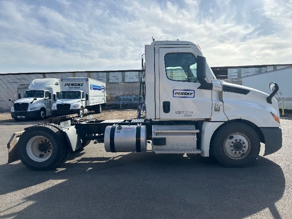 Day Cab Tractor-Heavy Duty Tractors-Freightliner-2022-T12642ST-Fontana-CA-289,864\n\t\tmiles-$ 64,500 - Image 4