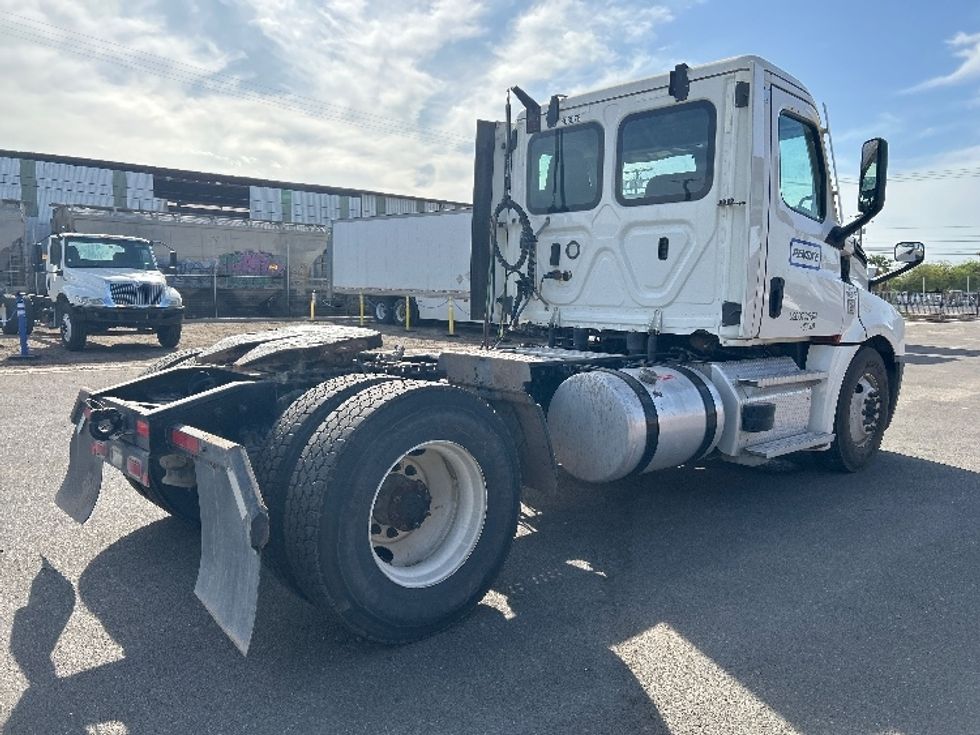 Day Cab Tractor-Heavy Duty Tractors-Freightliner-2022-T12642ST-Fontana-CA-289,864\n\t\tmiles-$ 64,500 - Image 5