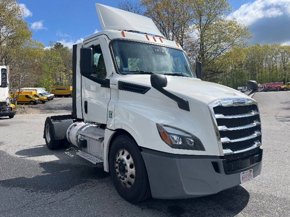 Day Cab Tractor-Heavy Duty Tractors-Freightliner-2022-T12642ST-Franklin-MA-405,274\n\t\tmiles-$ 57,000 - Image 1