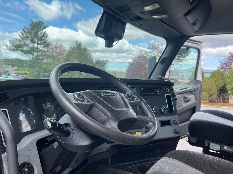 Day Cab Tractor-Heavy Duty Tractors-Freightliner-2022-T12642ST-Franklin-MA-405,274\n\t\tmiles-$ 57,000 - Image 10