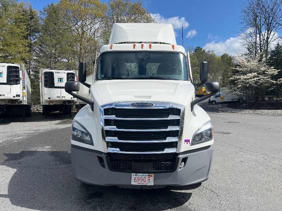 Day Cab Tractor-Heavy Duty Tractors-Freightliner-2022-T12642ST-Franklin-MA-405,274\n\t\tmiles-$ 57,000 - Image 2