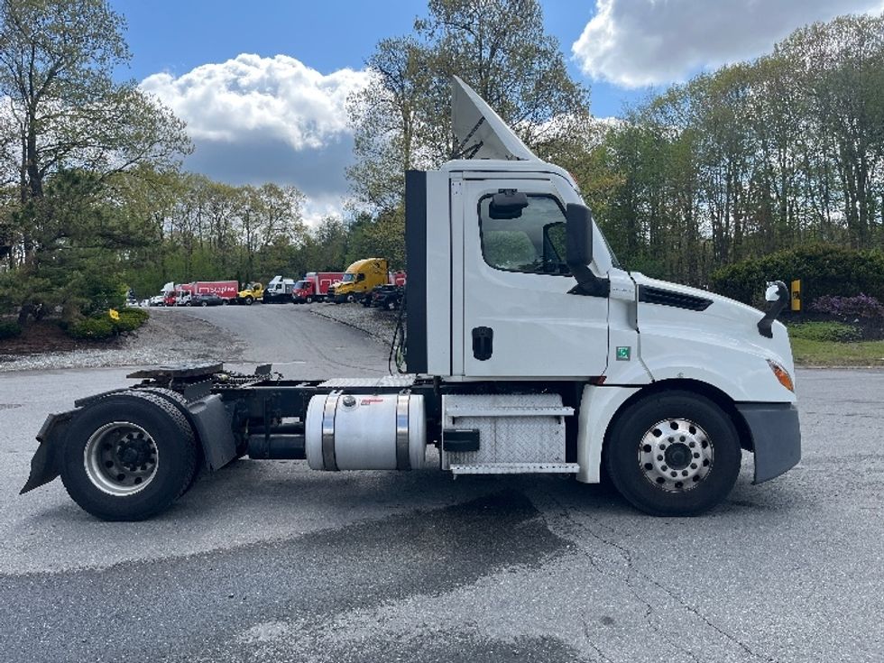 Day Cab Tractor-Heavy Duty Tractors-Freightliner-2022-T12642ST-Franklin-MA-405,274\n\t\tmiles-$ 57,000 - Image 8