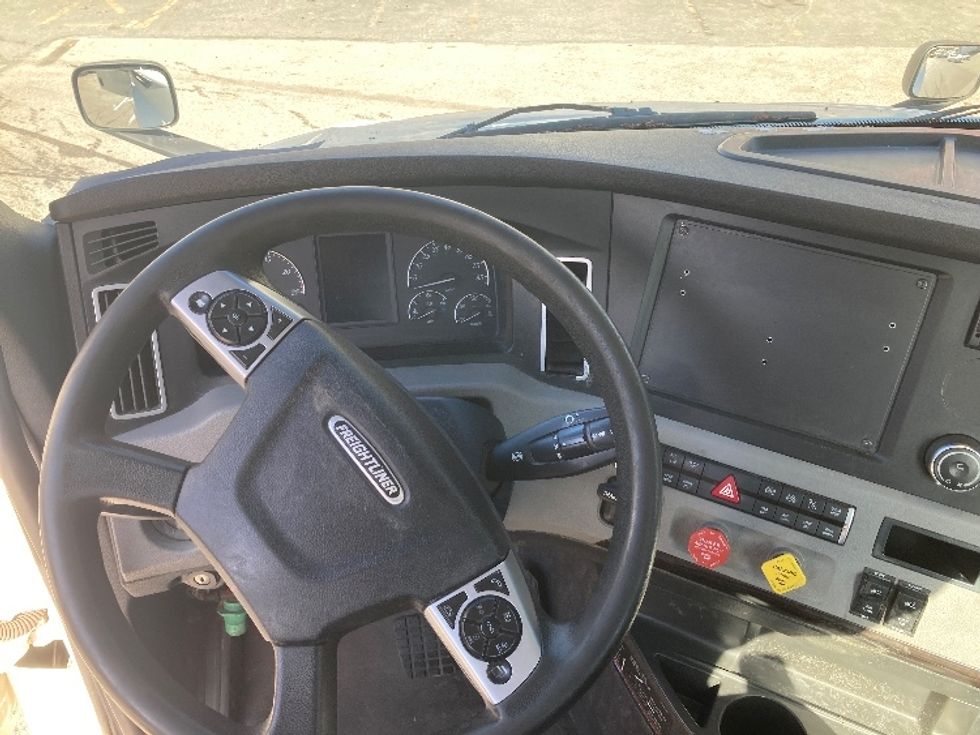 Day Cab Tractor-Heavy Duty Tractors-Freightliner-2022-T12642ST-Franklin-MA-491,837\n\t\tmiles-$ 50,250 - Image 11