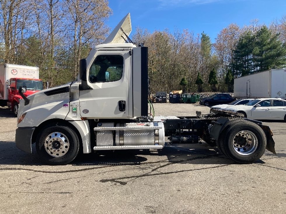 Day Cab Tractor-Heavy Duty Tractors-Freightliner-2022-T12642ST-Franklin-MA-491,837\n\t\tmiles-$ 50,250 - Image 4