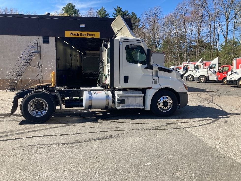 Day Cab Tractor-Heavy Duty Tractors-Freightliner-2022-T12642ST-Franklin-MA-491,837\n\t\tmiles-$ 50,250 - Image 8
