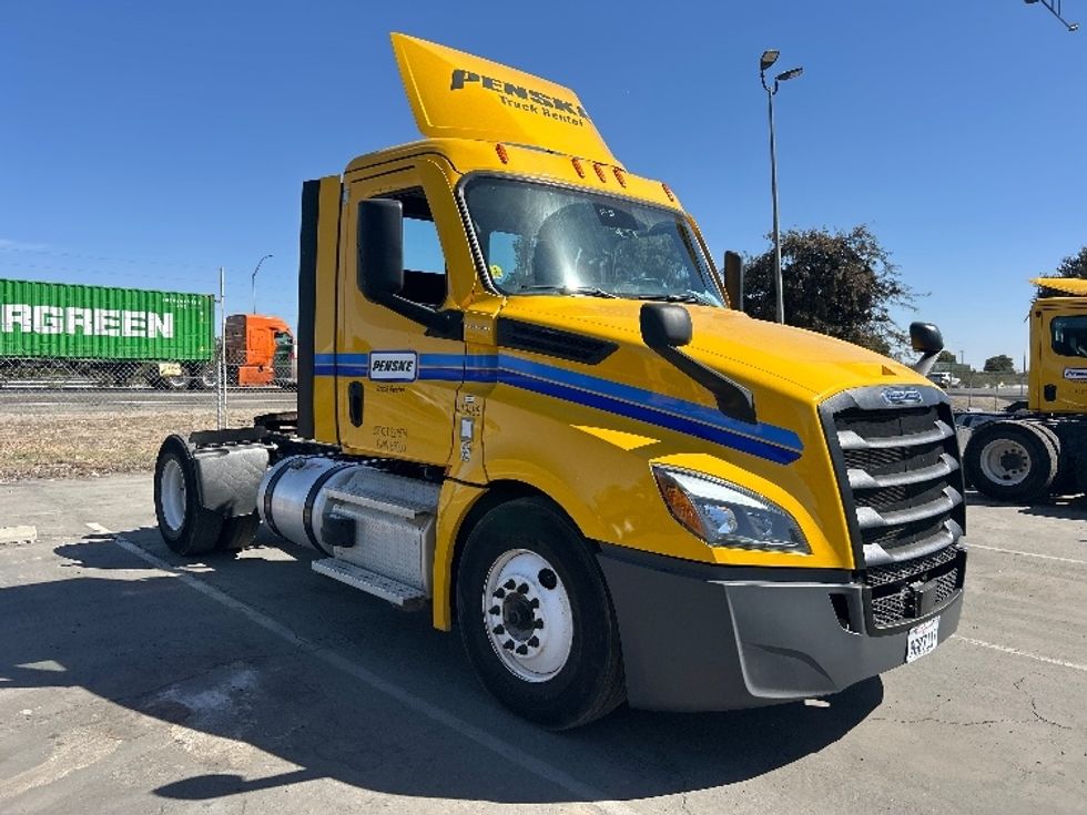 Day Cab Tractor-Heavy Duty Tractors-Freightliner-2022-T12642ST-Fresno-CA-108,885\n\t\tmiles-$ 72,500 - Image 1