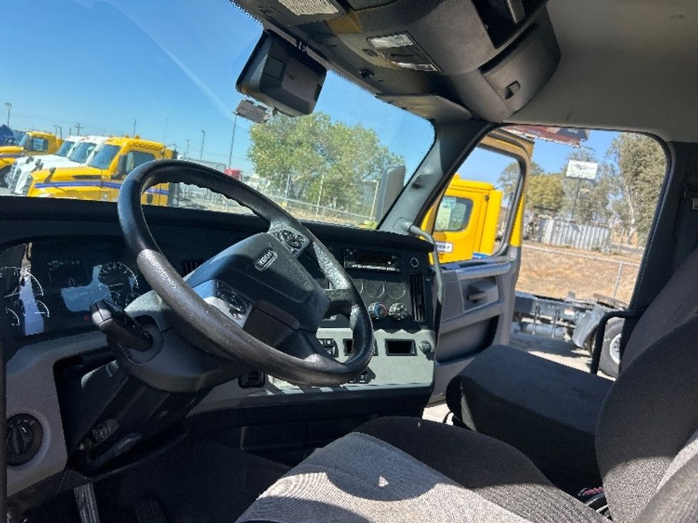 Day Cab Tractor-Heavy Duty Tractors-Freightliner-2022-T12642ST-Fresno-CA-108,885\n\t\tmiles-$ 72,500 - Image 10