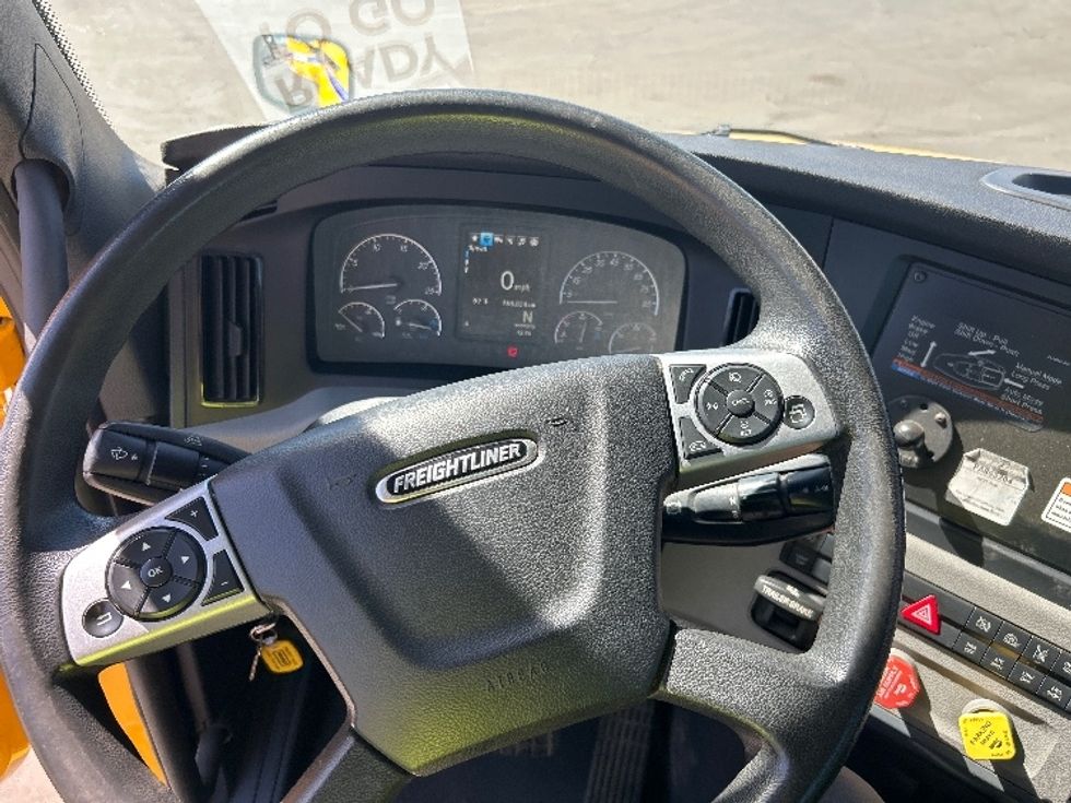 Day Cab Tractor-Heavy Duty Tractors-Freightliner-2022-T12642ST-Fresno-CA-108,885\n\t\tmiles-$ 72,500 - Image 11