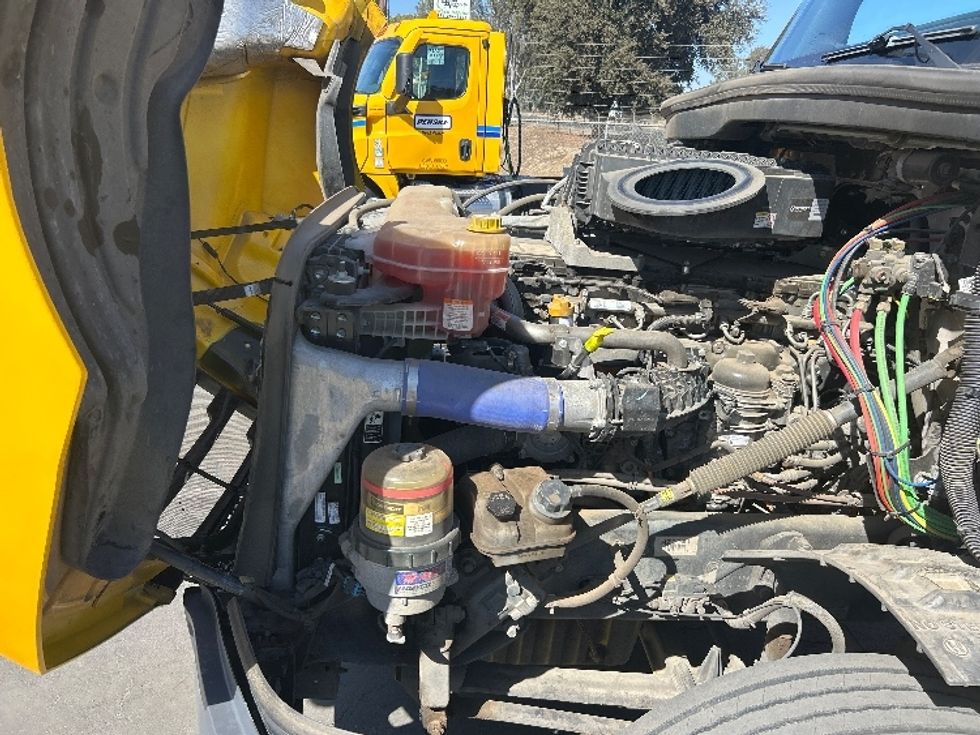 Day Cab Tractor-Heavy Duty Tractors-Freightliner-2022-T12642ST-Fresno-CA-108,885\n\t\tmiles-$ 72,500 - Image 16