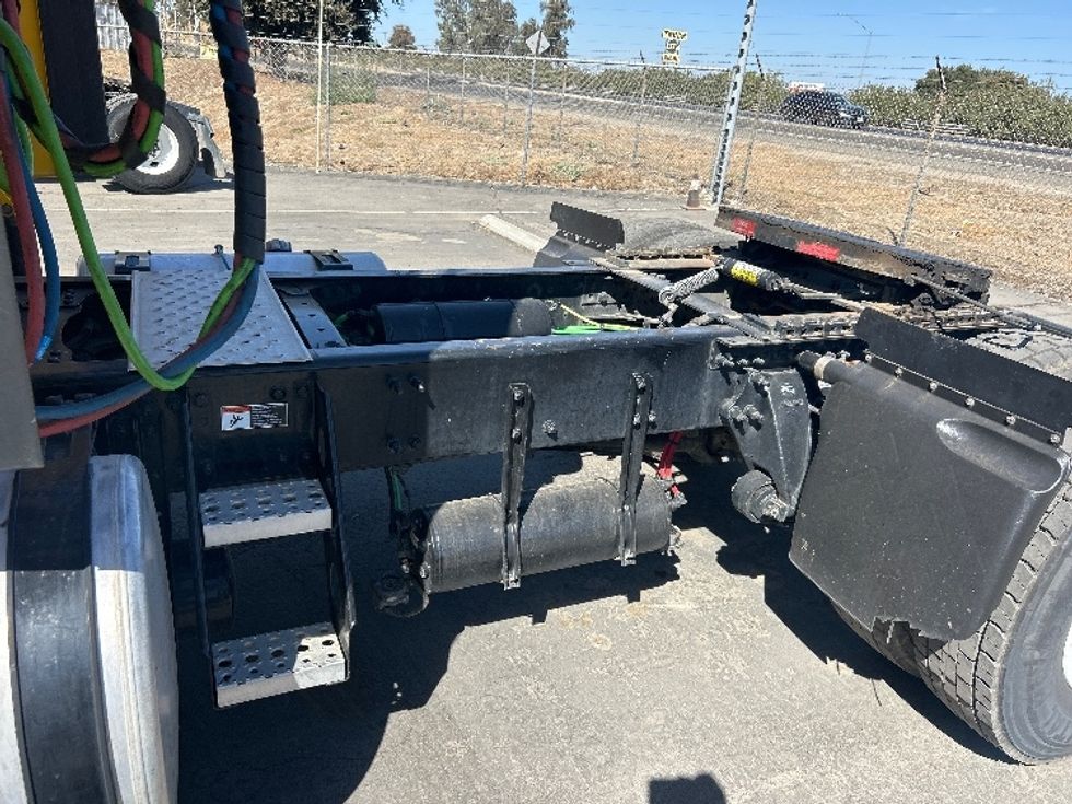 Day Cab Tractor-Heavy Duty Tractors-Freightliner-2022-T12642ST-Fresno-CA-108,885\n\t\tmiles-$ 72,500 - Image 17
