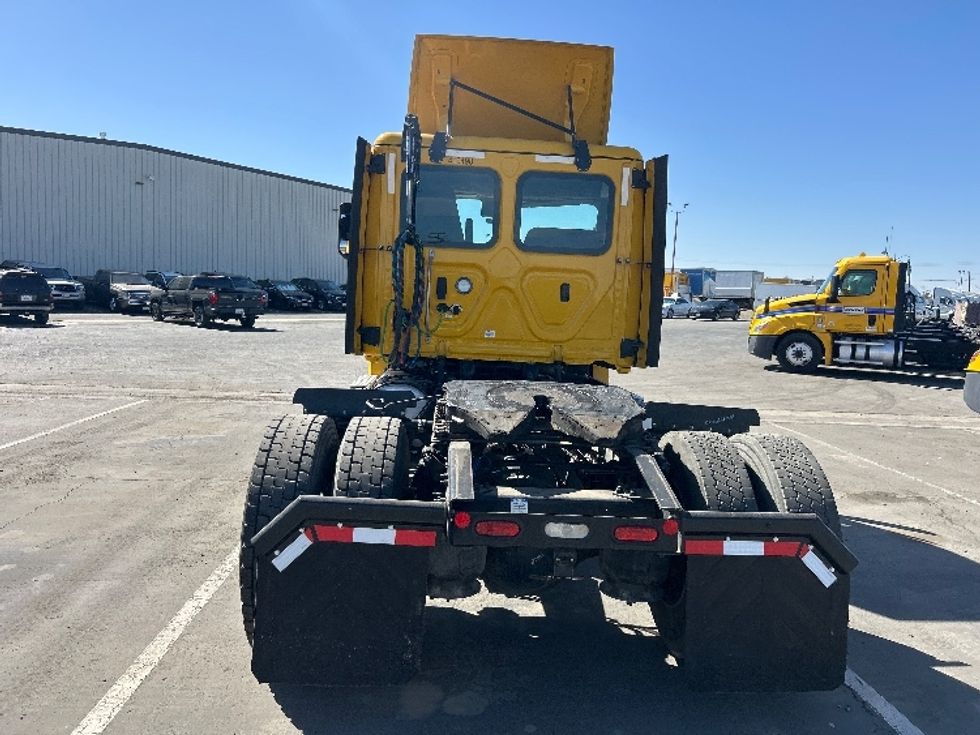 Day Cab Tractor-Heavy Duty Tractors-Freightliner-2022-T12642ST-Fresno-CA-108,885\n\t\tmiles-$ 72,500 - Image 18