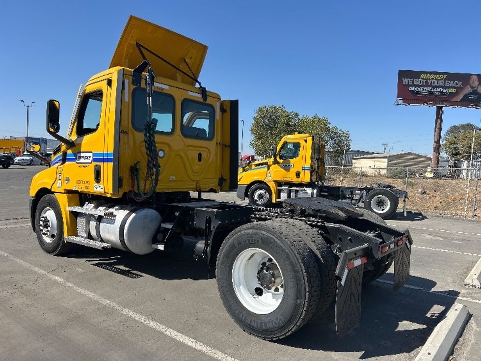 Day Cab Tractor-Heavy Duty Tractors-Freightliner-2022-T12642ST-Fresno-CA-108,885\n\t\tmiles-$ 72,500 - Image 5