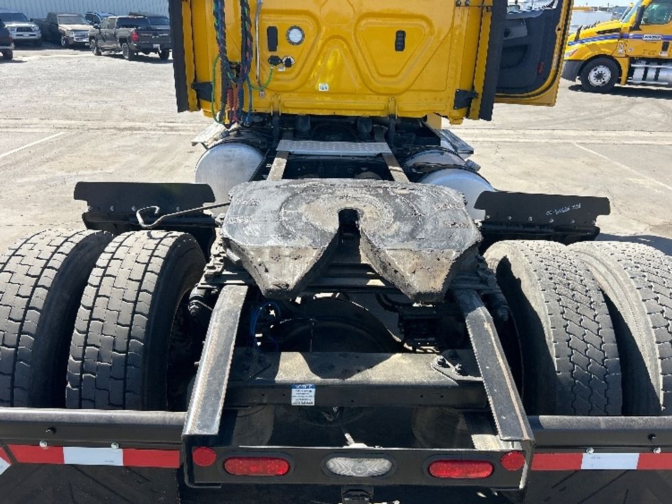 Day Cab Tractor-Heavy Duty Tractors-Freightliner-2022-T12642ST-Fresno-CA-108,885\n\t\tmiles-$ 72,500 - Image 6