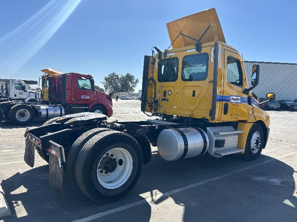 Day Cab Tractor-Heavy Duty Tractors-Freightliner-2022-T12642ST-Fresno-CA-108,885\n\t\tmiles-$ 72,500 - Image 7