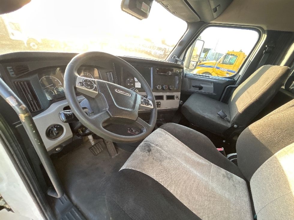 Day Cab Tractor-Heavy Duty Tractors-Freightliner-2022-T12642ST-Fresno-CA-235,069\n\t\tmiles-$ 70,500 - Image 10