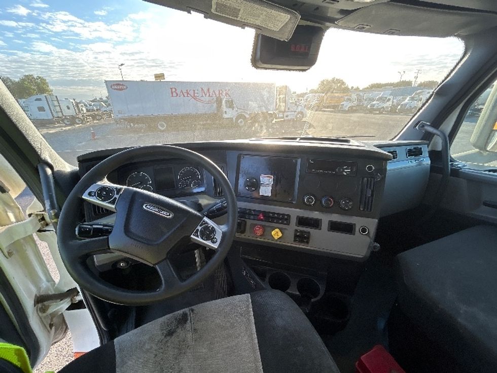 Day Cab Tractor-Heavy Duty Tractors-Freightliner-2022-T12642ST-Fresno-CA-235,069\n\t\tmiles-$ 70,500 - Image 11