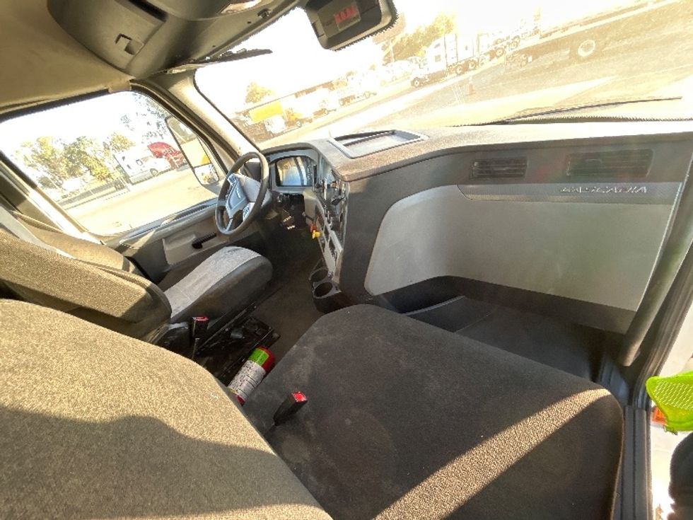 Day Cab Tractor-Heavy Duty Tractors-Freightliner-2022-T12642ST-Fresno-CA-235,069\n\t\tmiles-$ 70,500 - Image 13