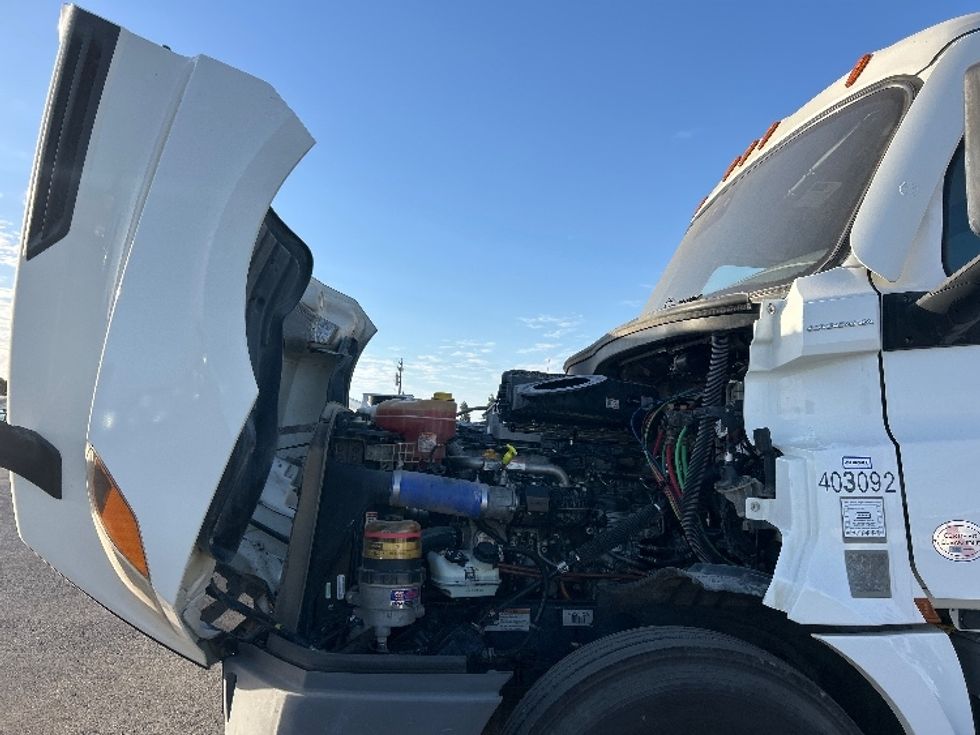 Day Cab Tractor-Heavy Duty Tractors-Freightliner-2022-T12642ST-Fresno-CA-235,069\n\t\tmiles-$ 70,500 - Image 16