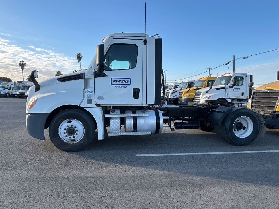 Day Cab Tractor-Heavy Duty Tractors-Freightliner-2022-T12642ST-Fresno-CA-235,069\n\t\tmiles-$ 70,500 - Image 4