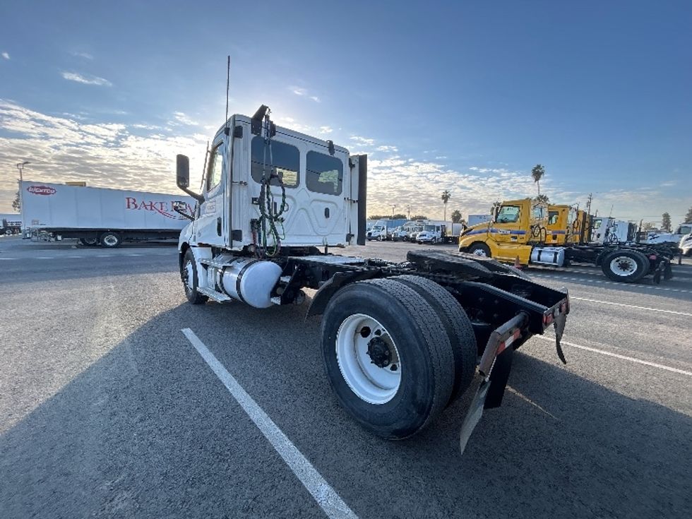 Day Cab Tractor-Heavy Duty Tractors-Freightliner-2022-T12642ST-Fresno-CA-235,069\n\t\tmiles-$ 70,500 - Image 5