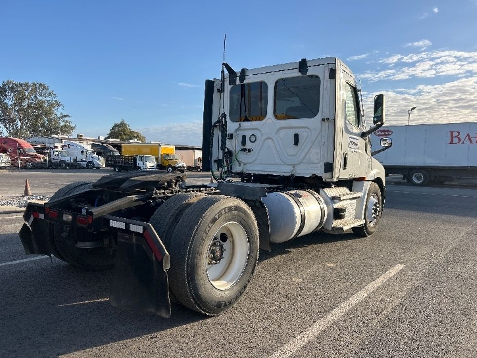 Day Cab Tractor-Heavy Duty Tractors-Freightliner-2022-T12642ST-Fresno-CA-235,069\n\t\tmiles-$ 70,500 - Image 7
