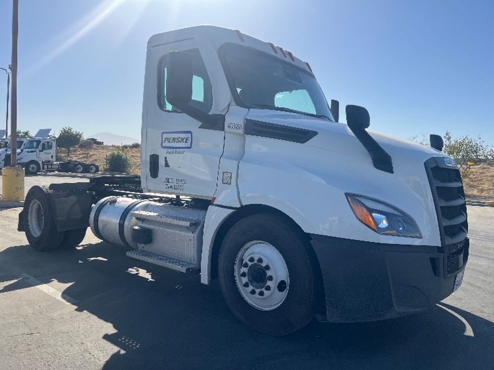 Day Cab Tractor-Heavy Duty Tractors-Freightliner-2022-T12642ST-Fresno-CA-240,546\n\t\tmiles-$ 70,250 - Image 1