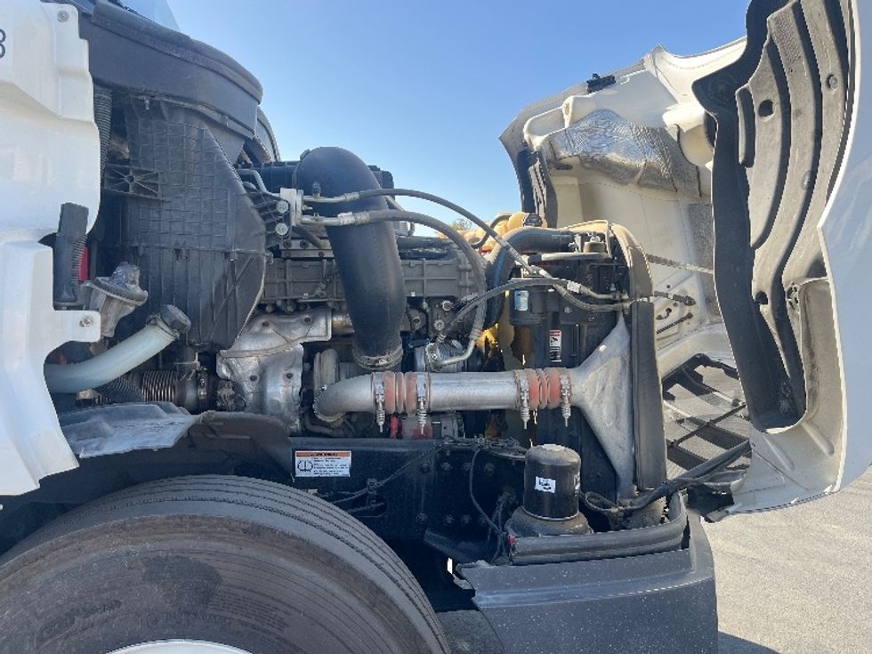 Day Cab Tractor-Heavy Duty Tractors-Freightliner-2022-T12642ST-Fresno-CA-240,546\n\t\tmiles-$ 70,250 - Image 15