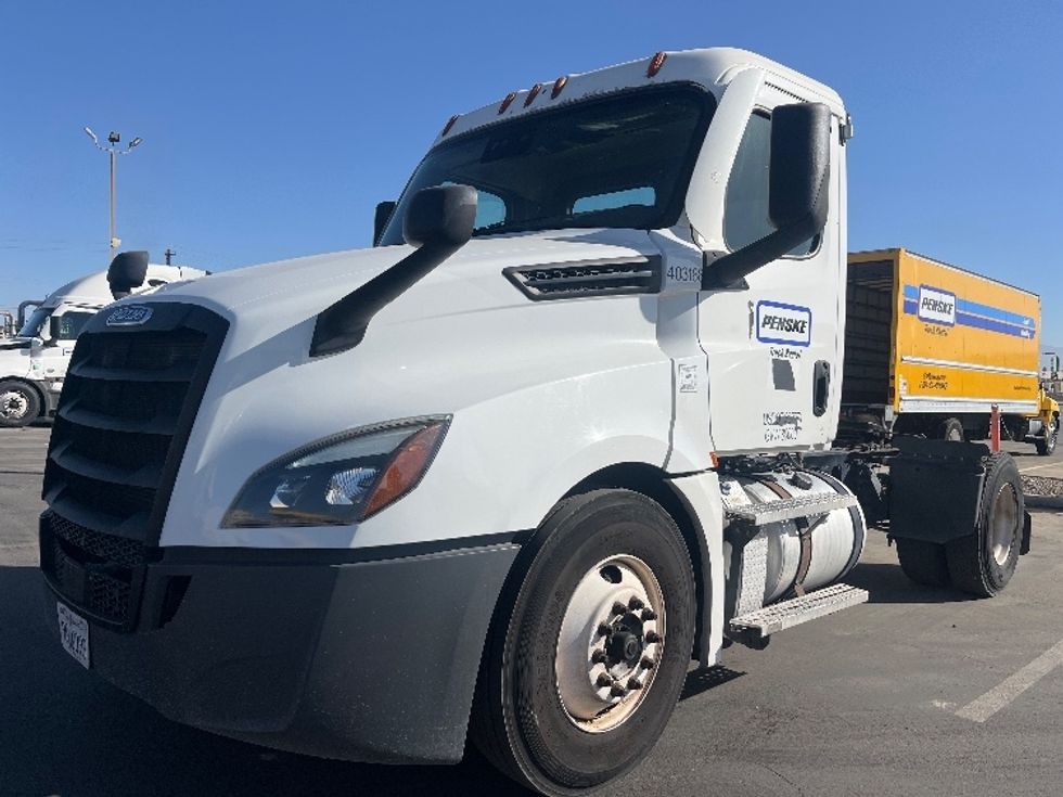 Day Cab Tractor-Heavy Duty Tractors-Freightliner-2022-T12642ST-Fresno-CA-240,546\n\t\tmiles-$ 70,250 - Image 3