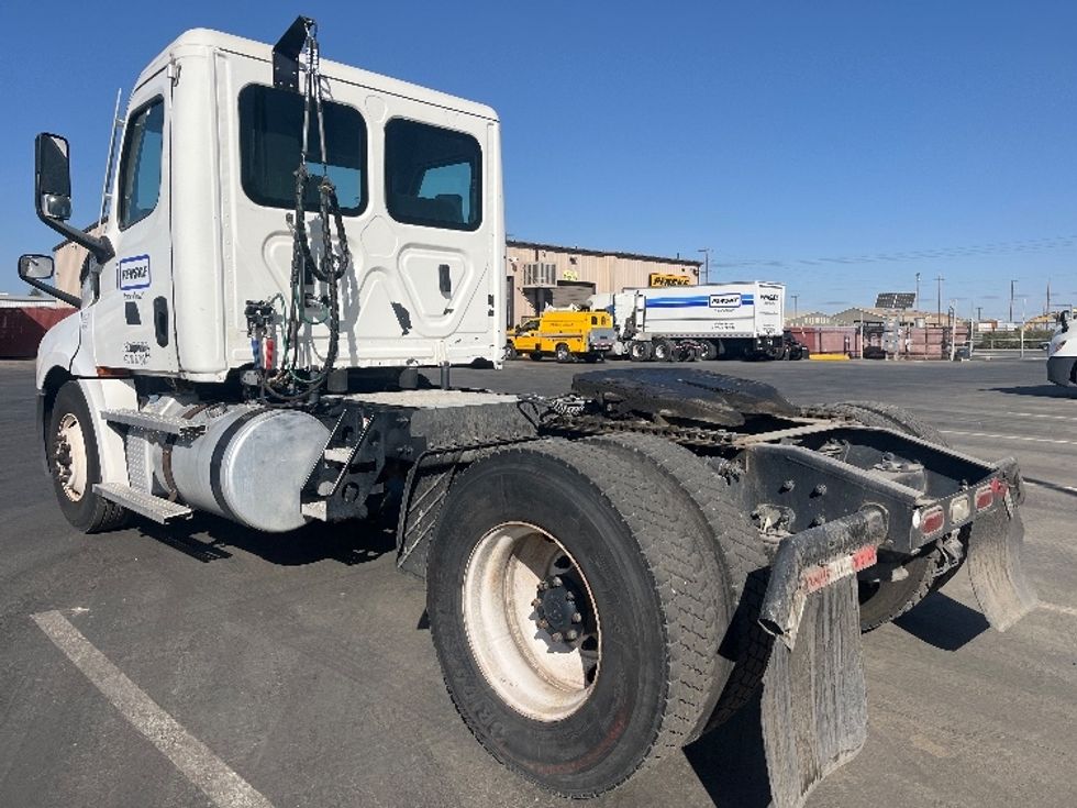 Day Cab Tractor-Heavy Duty Tractors-Freightliner-2022-T12642ST-Fresno-CA-240,546\n\t\tmiles-$ 70,250 - Image 5