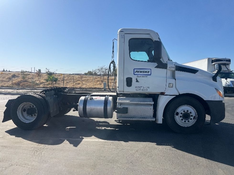 Day Cab Tractor-Heavy Duty Tractors-Freightliner-2022-T12642ST-Fresno-CA-240,546\n\t\tmiles-$ 70,250 - Image 8