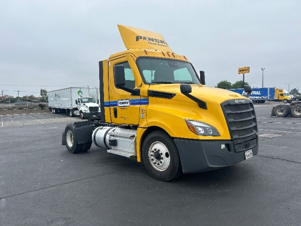 Day Cab Tractor-Heavy Duty Tractors-Freightliner-2022-T12642ST-Fresno-CA-253,971\n\t\tmiles-$ 77,500 - Image 1