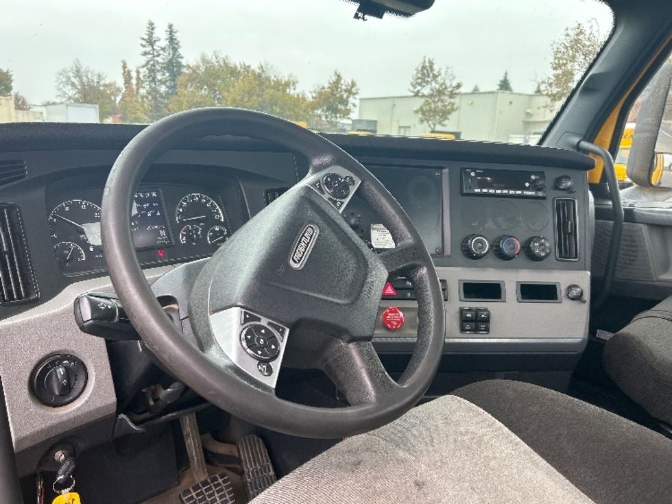 Day Cab Tractor-Heavy Duty Tractors-Freightliner-2022-T12642ST-Fresno-CA-253,971\n\t\tmiles-$ 77,500 - Image 10